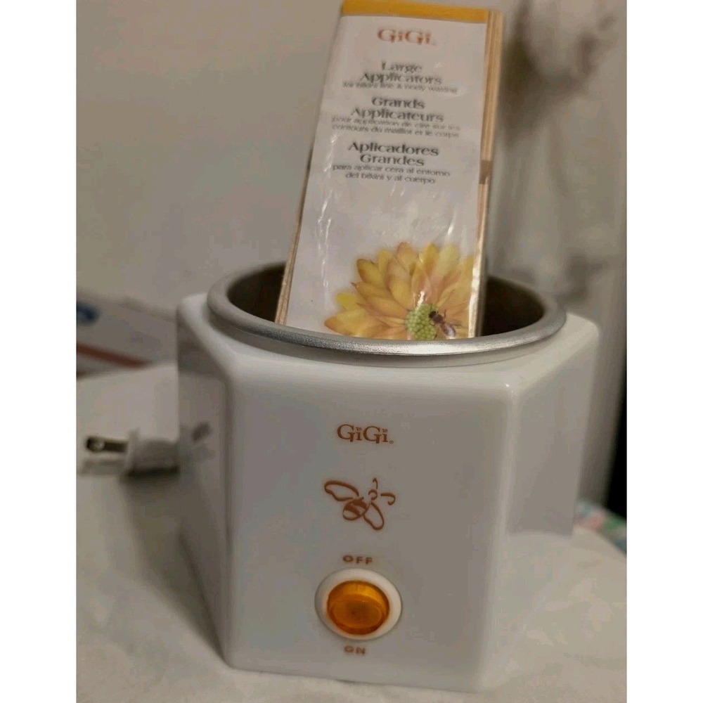 GiGi Space Saver Wax Warmer‎ 08920 With 96 Large Applicators